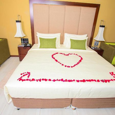 Katunayaka Amora Lagoon Hotel מראה חיצוני תמונה