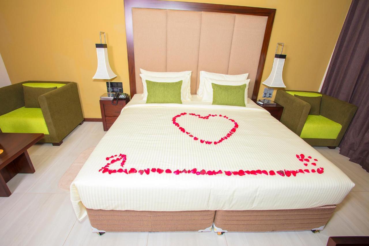 Katunayaka Amora Lagoon Hotel מראה חיצוני תמונה