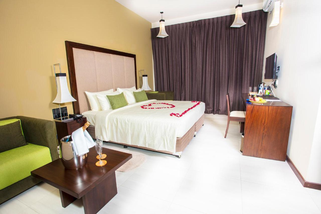 Katunayaka Amora Lagoon Hotel מראה חיצוני תמונה