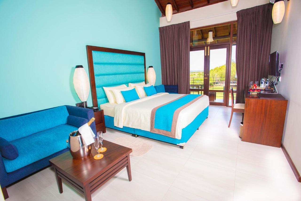 Katunayaka Amora Lagoon Hotel מראה חיצוני תמונה
