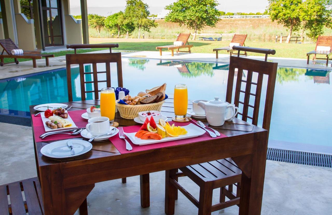 Katunayaka Amora Lagoon Hotel מראה חיצוני תמונה