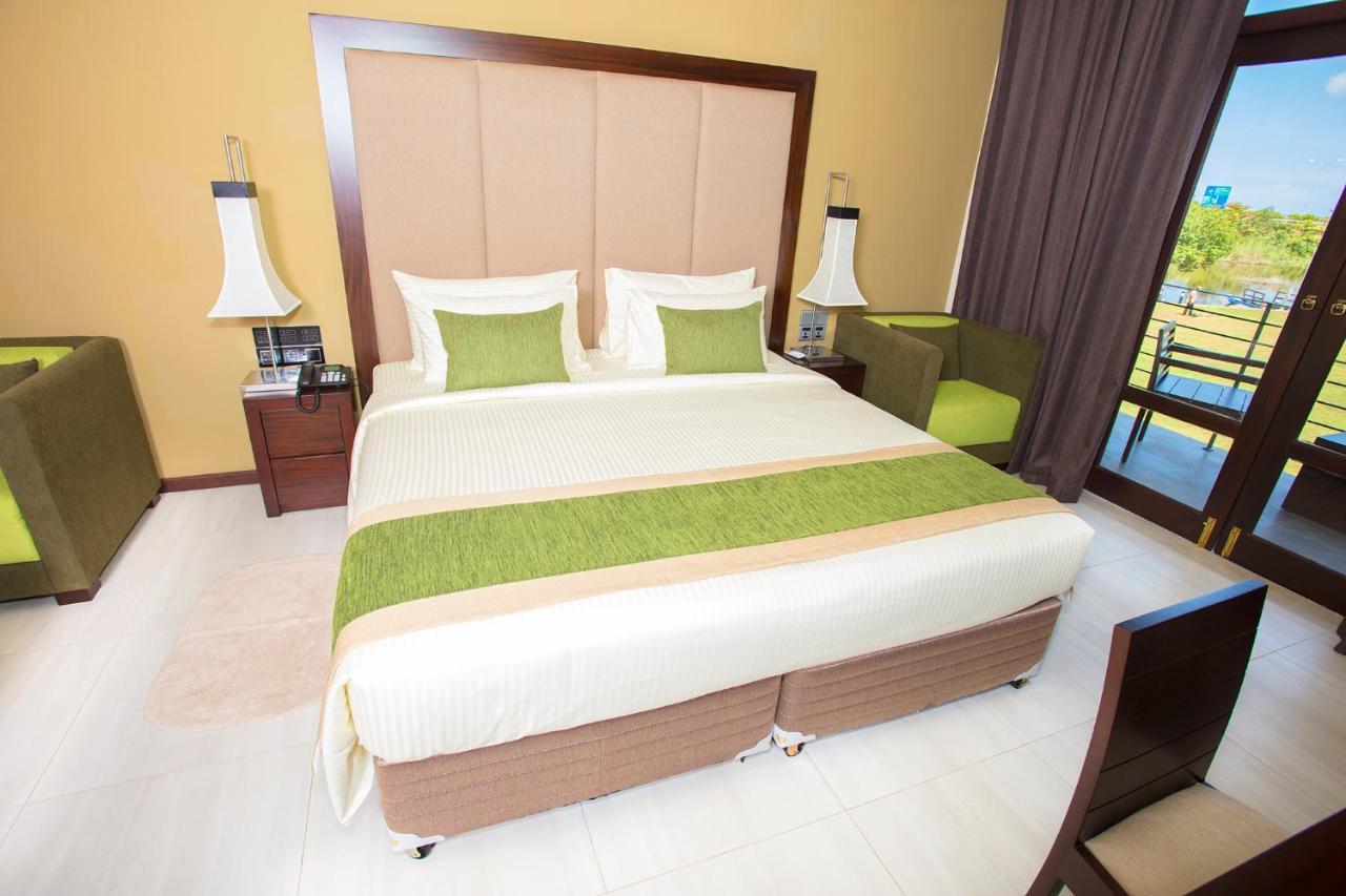 Katunayaka Amora Lagoon Hotel מראה חיצוני תמונה