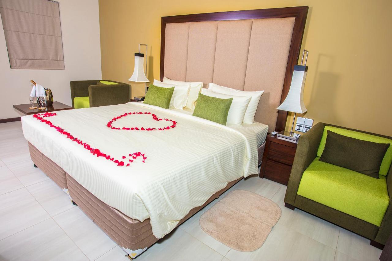 Katunayaka Amora Lagoon Hotel מראה חיצוני תמונה