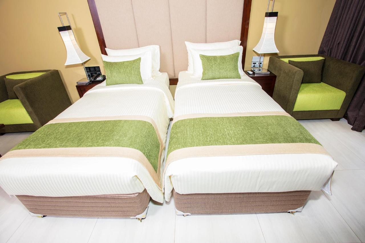 Katunayaka Amora Lagoon Hotel מראה חיצוני תמונה