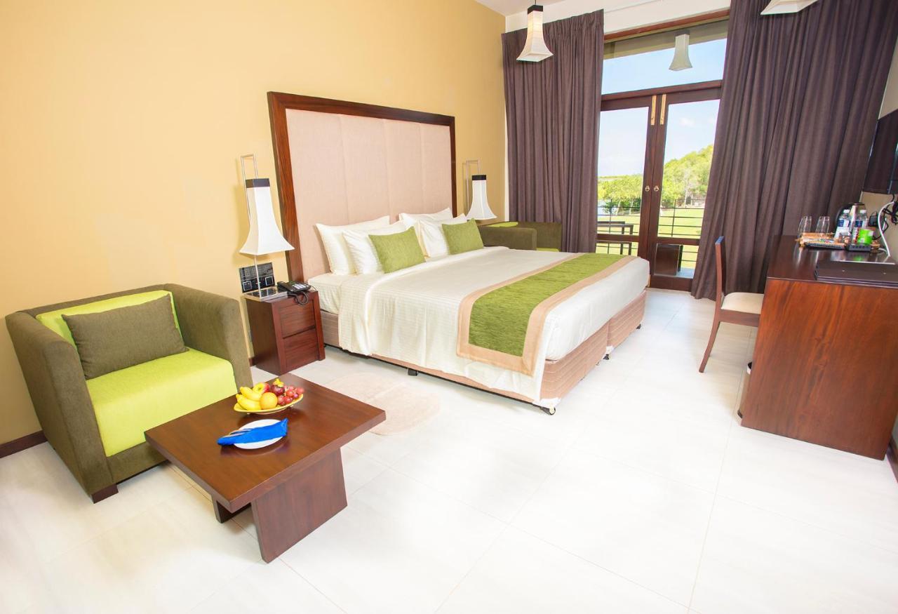 Katunayaka Amora Lagoon Hotel מראה חיצוני תמונה